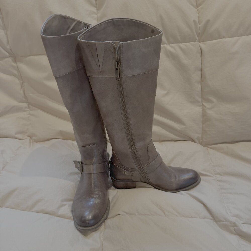 Vince Camuto boots, W size 5